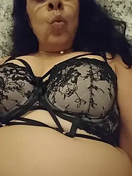 Webcam Model (NakedMILFx)  is live.Free join now!