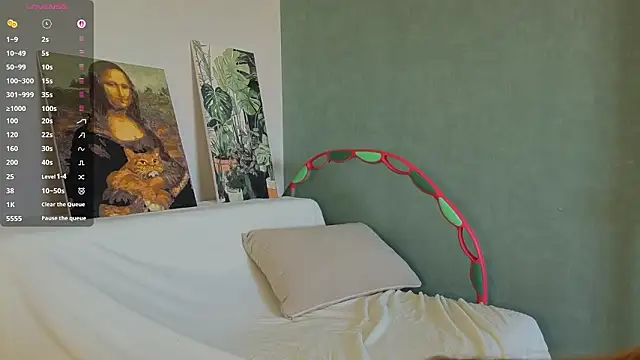 sunnyleia (F young) - Doggy pose and spank ass 5x