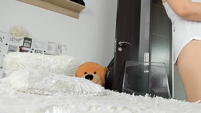 sweetemy4u (F milf) - make this pussy happy whit a big squirt