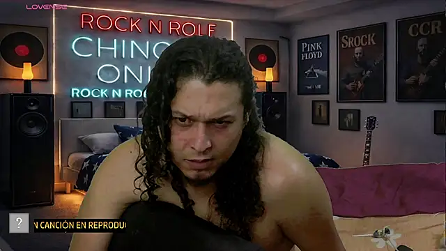 chino_roz (Ask my age) - tshirt off + smoke