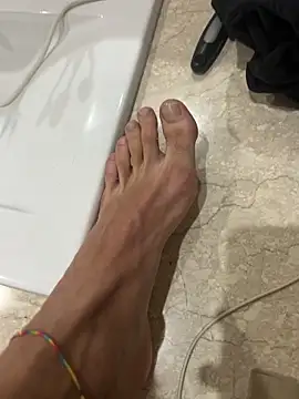 piccolo2002 live sex cam