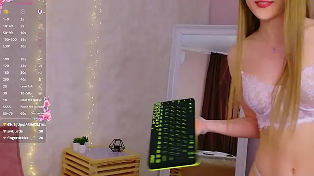 lili_lohan - Lili_Lohan's free webcam - UK Sex Cams