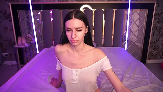 snow_whiteeex (F young) - Doggy pose without panties 3 min
