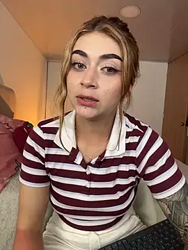 babesamanta (F young) - oil in my tits (.)(.)