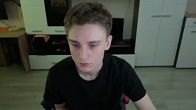 angryzan (M young) - show ass