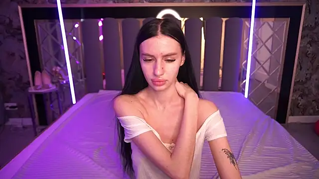snow_whiteeex (F young) - Doggy pose without panties 3 min