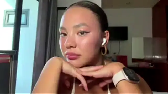 kamila_18_french (F young) - Tease with my pants