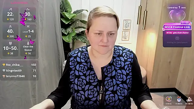 scarlettsoft (F milf) - show pussy