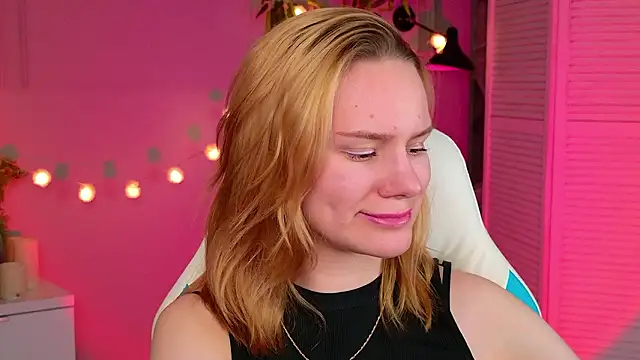 ramona___ (F young) - lick lips