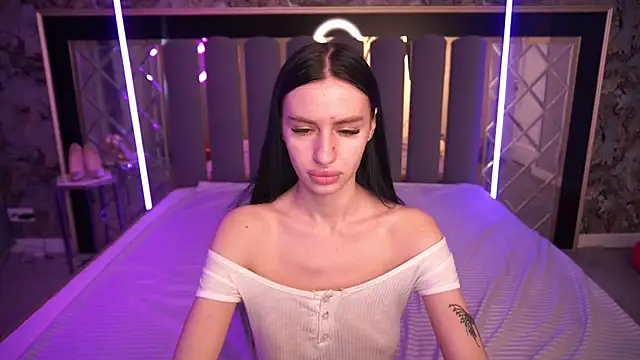 snow_whiteeex (F young) - Doggy pose without panties 3 min