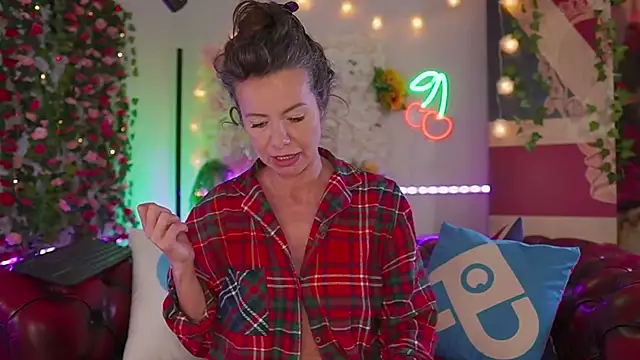 amicabentley (F mature) - Top tippers choice so i'm at your mercy!