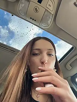 DollyTall's live cam