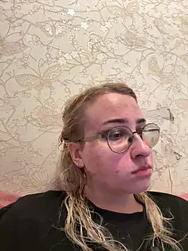 vyxenlissa (F teen) - Smile & Blow a Kiss 💋