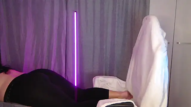 miss_lia13 - Miss_Lia13's free webcam