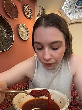 sashacatt (F young) - Masturbation+one finger in  pussy🔥