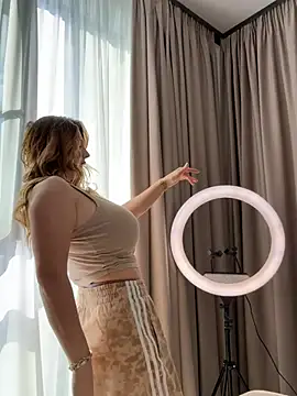 LucyBridgette Live Webcam on Stripchat