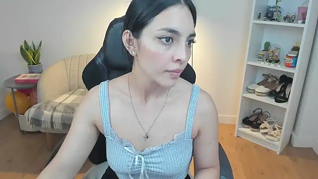 _bellaevans_ (F young) - squirt and anal