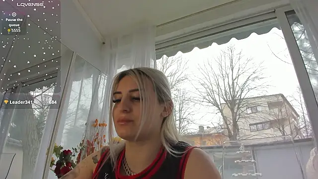 ella_vee (F young) - Blow Job Close up