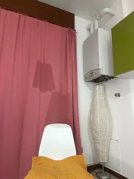 x_elena_x (F mature) - I show my tits