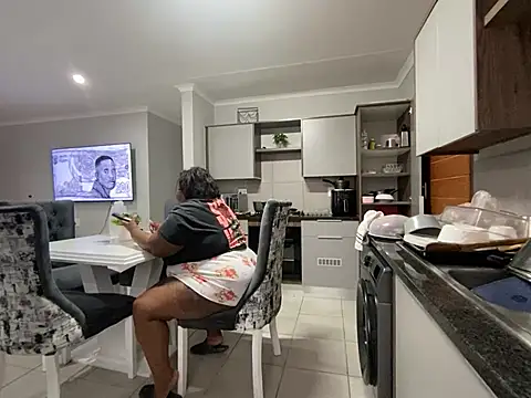 MissLola27 live cam profile