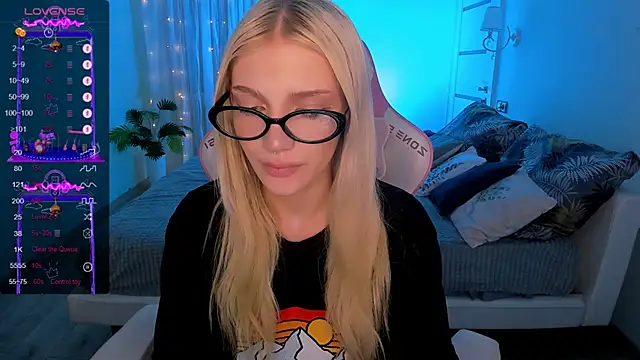 anyataylor_ (F young) - spank my ass  10 times