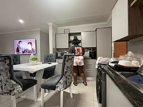 MissLola27 live cam profile