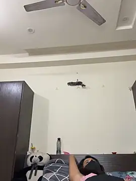 Webcam Model (raavigirl)  is live.Free join now!