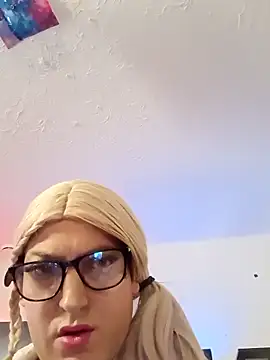 sissytrapdolly24 webcam
