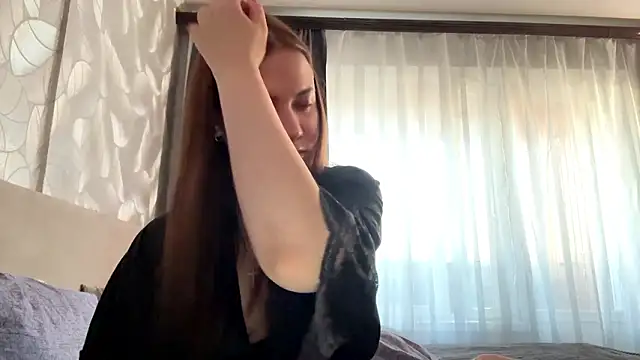 emely_cute (F young) - show heart