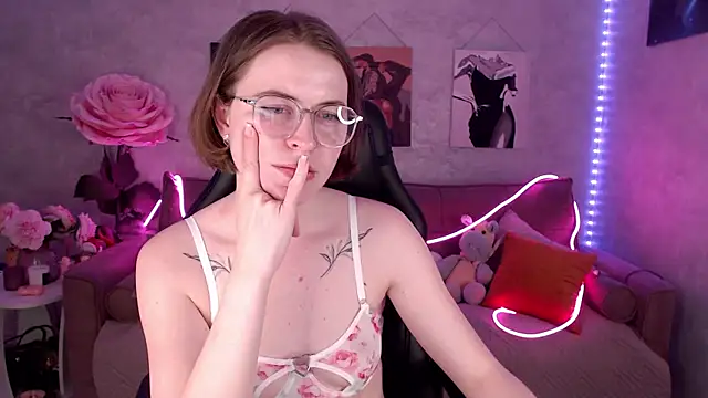 tiffany__burn - Tiffany__burn's free webcam