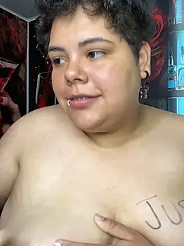 Webcam Model (Hailey_Curvy)  is live.Free join now!