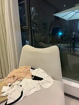 美女Selenaaaaa-在线直播