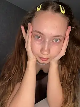 Webcam Model (Holy_Poly)  is live.Free join now!