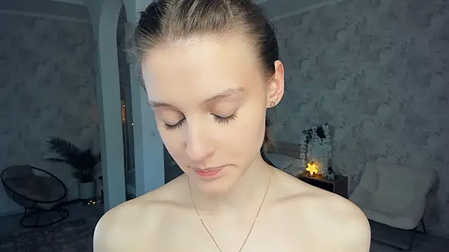 LianneBynon live sex cam