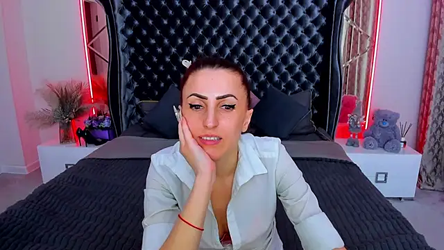 rebecca_diamond - Rebecca_Diamond's free webcam - UK Sex Cams