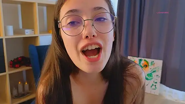 isauraholleman (F teen) - Saliva finger cares my pussy in panties