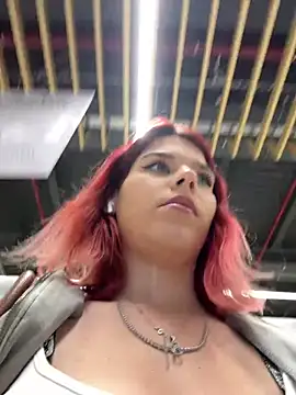 RiriRoseey live cam profile