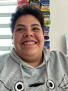 Webcam Model (Hailey_Curvy)  is live.Free join now!