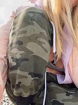 Webcam Model (Betsy) is live