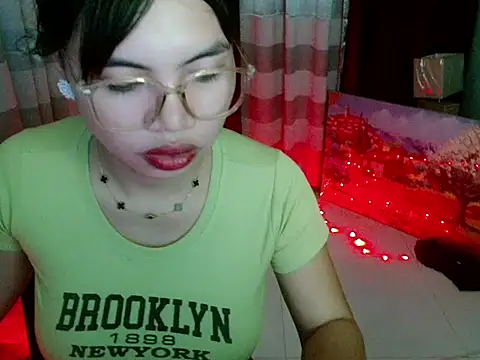 lover_girl143 - Lover_girl143's free webcam - UK Sex Cams