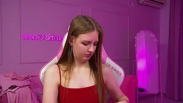 sofiasarvain - SofiaSarvain's free webcam - UK Sex Cams