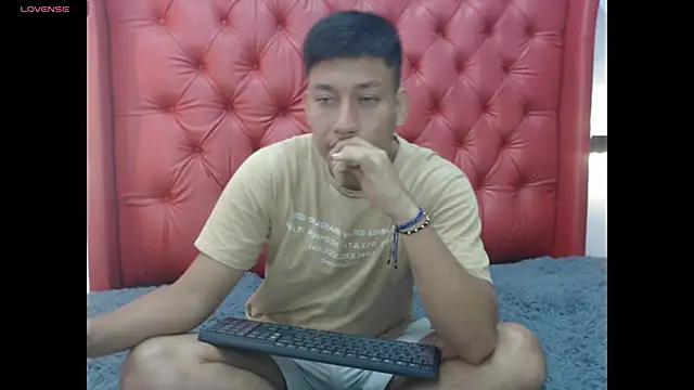 dominantboy4 (M twink) - cum show