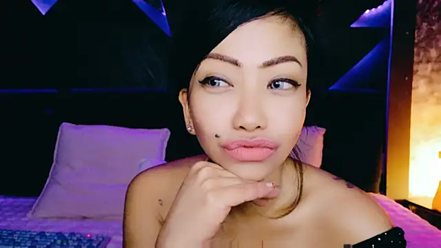 elyaquinn (F milf) - Hot tour of Elya sexy body!