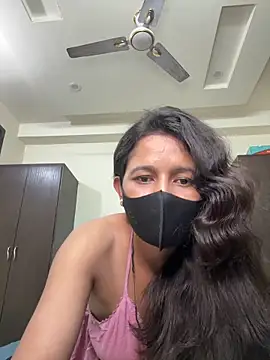 Webcam Model (raavigirl)  is live.Free join now!