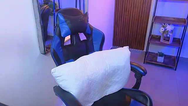 Kenya--Buhle live sex cam