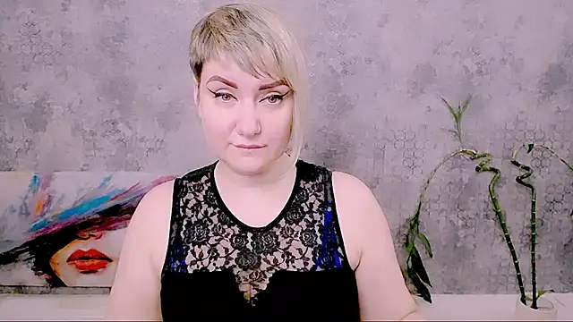 djullia (F milf) - show ass in panties