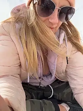 Betsy's Stripchat show and profile