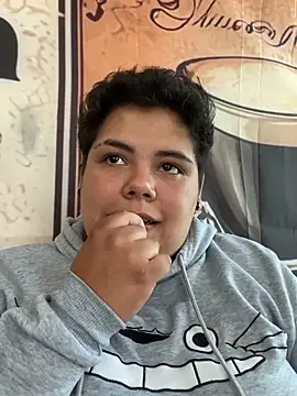 Webcam Model (Hailey_Curvy)  is live.Free join now!