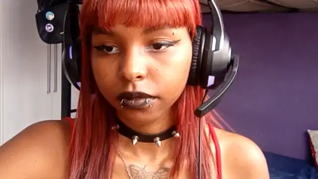 emilycloves - Emilycloves's free webcam