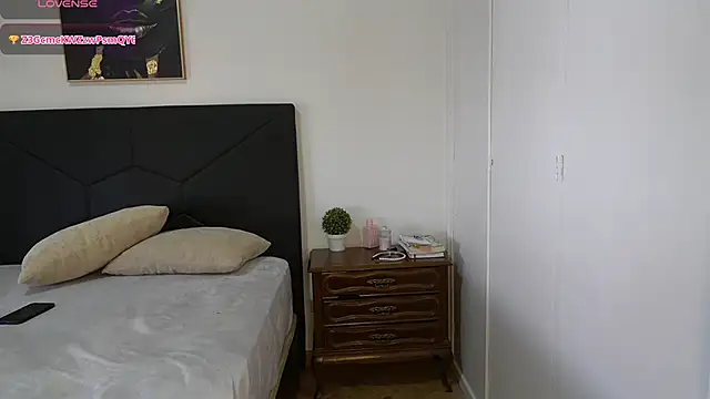 adellle - Adellle's free webcam